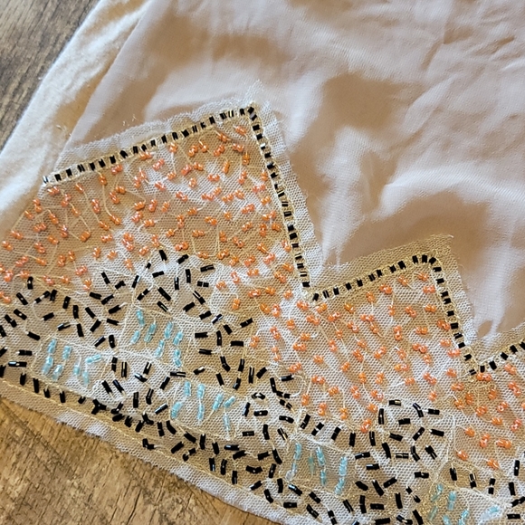 Beautiful beaded top - Picture 2 of 4